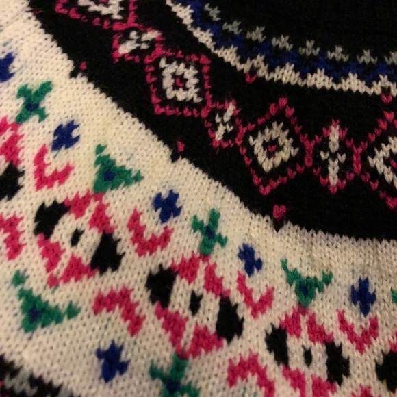 I ❤️ Ronson Patterned Sweater - Picture 3 of 3
